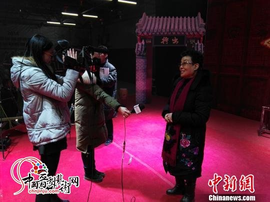 “晋剧皇后”王爱爱关注非遗传承。 李新锁 摄 “晋剧皇后”王爱爱关注非遗传承。 李新锁 摄