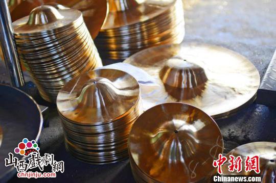 山西长子传承千年响铜乐器制作技艺。 王维宁 摄