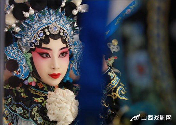 青年戏曲演员开辟网络新天地 "破圈"后何以网上开花?
