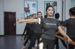 为了演出成功，大家都很拼 ——大同市歌舞剧院演职人员舞台背后的故事