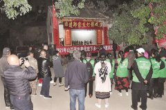 文水：灯影戏非遗文化展演走进山庄窝铺