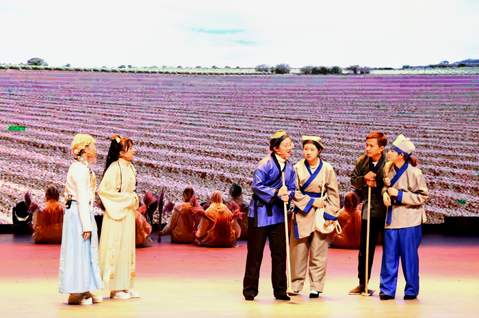 山西师大举办“外熠芳华,语抒初心”外文话剧展演-17045.jpg 山西师大举办“外熠芳华,语抒初心”外文话剧展演-17045.jpg