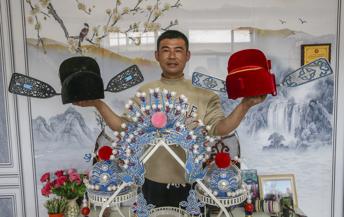 山西稷山:农民娃加工戏剧鞋帽成了“香饽饽”-23138.jpg 山西稷山:农民娃加工戏剧鞋帽成了“香饽饽”-23138.jpg