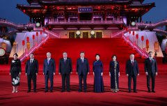 习近平和彭丽媛为出席中国－中亚峰会的中亚国家元首夫妇举行欢迎仪式和欢迎宴会并共同观看演出