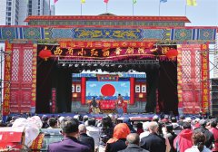传统庙会热闹非凡