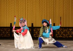 对待小戏，要采取“平视”视角